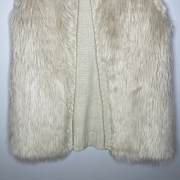 Eyeshadow Size M Ivory Faux Fur Crochet Knit Sleeveless Open Front Cozy Vest - Picture 4 of 8